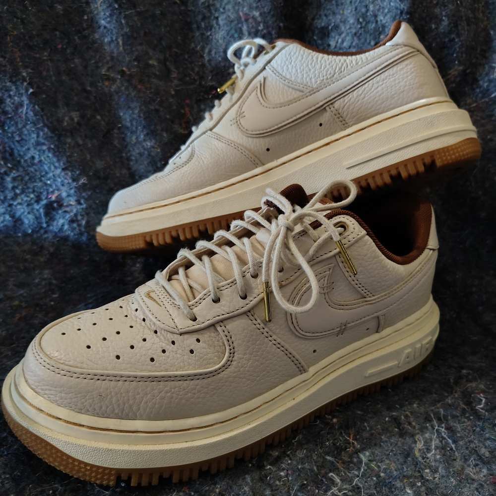 Nike Men's Cream Leather Sneakers